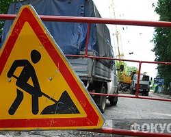 Азаров пообещал, что дороги отремонтируют