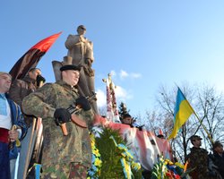 Во Львовской области открыли памятник Степану Бандере