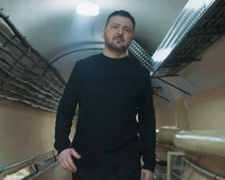 "Мені потрібна зброя, а не таксі": Зеленський вперше показав свій бункер (відео)
