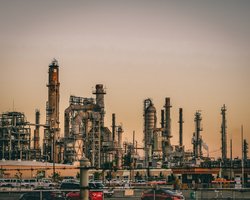 50 долларов за баррель: почему российская нефть рекордно подешевела