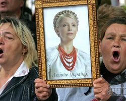 Евродепутаты сожалеют, что украинский суд не дает Тимошенко и Луценко участвовать в выборах