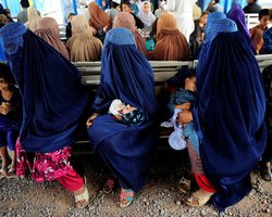 В афганському телешоу жінка сиділа з неприкритим обличчям (відео)