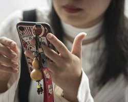 В России бренды Apple и Samsung заменили китайские ноунэймы