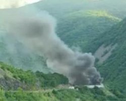 В Косово военные KFOR попытались снести сербские баррикады