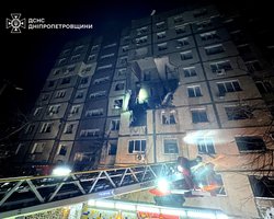 Вдалося врятувати 28 людей: через атаку РФ на Дніпро відомо про жертву, серед поранених — діти (фото, відео)