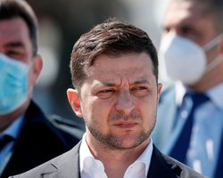 Зеленский призвал украинцев не бояться китайской вакцины от коронавируса