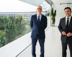 "Возможно все!": Зеленский встретился с гендиректором Apple и похвастался успехами Украины