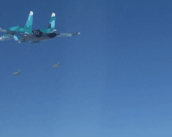 Россиянам официально показали, как бомбят из Су-34 свою же территорию (видео)