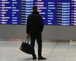 Впервые в РФ призывнику заблокировали выезд за границу: что показал "реестр повесток" (фото)