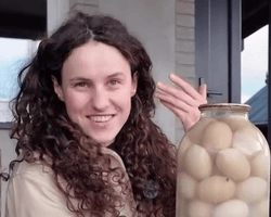 Свежие круглый год: украинка рассказала, как закатывать на зиму куриные яйца (фото)