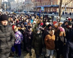 Митинги в России: люди массово выходят на улицы, начались задержания и избиения