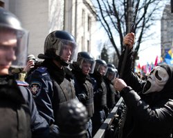 Депутат Партии регионов сообщила, кто закидал женщин-депутатов снежками