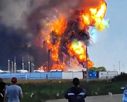 Гасили кілька днів: дрон повторно атакував нафтобазу в Пролетарську під Ростовом, — росЗМІ