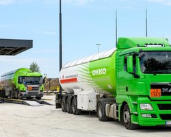 Подолати дефіцит: на кордоні з'явиться окремий пункт пропуску для бензовозів