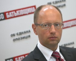  Оппозиция готова поддержать один из законопроектов о лечении Тимошенко, - Яценюк