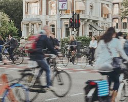 "Нафта може бути до $150": економіст порадив українцям пересідати на велосипеди