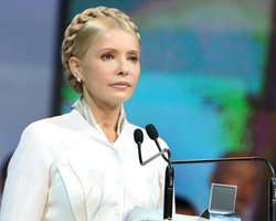 Тимошенко: Нужно спасти Януковича от правительства Азарова