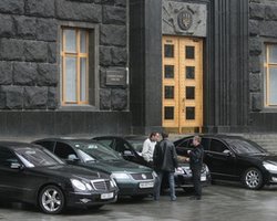 Янукович тайно пополнил свой автопарк четырьмя бронированными Mercedes, - СМИ