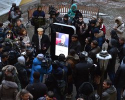 В Санкт-Петербурге установили памятник Стиву Джобсу 