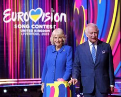 Король Чарльз III и королева Камилла неожиданно появились на полуфинале "Евровидения-2023"