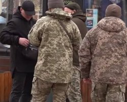 Во Львове напали на военного ТЦК: мужчина ударил ножом военнослужащего (фото)