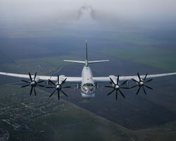 ВС РФ подняли в воздух бомбардировщики Ту-95, но "передумали" атаковать: что известно