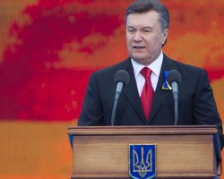 Большинство украинцев считают социнициативы Януковича популизмом - опрос