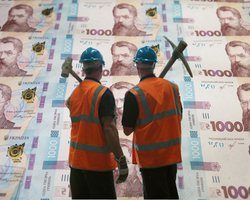 Киркой и печатным станком. Как государство собирается спасать экономику Украины