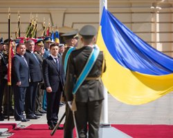 Зеленский издал свой первый указ, он не о роспуске Рады