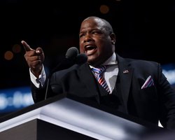 "Або мирна угода, або ескалація проти Кремля": топпастор Трампа заявив, що його терпіння до Путіна скінчилося