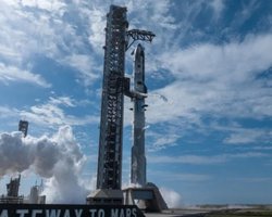 Самая большая ракета в мире впервые летит в космос: как изменится полет на Луну и Марс (фото)