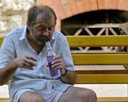 Из-за холеры в Мариуполе бомжей приведут в порядок 