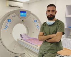 "Мы относимся предвзято к невакцинированным пациентам", - интерн Александровской больницы