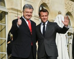 Порошенко рассказал, о чем говорил с Макроном