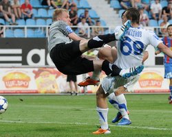 Чемпионат Украины по футболу: Арсенал и Днепр сыграли 3:3