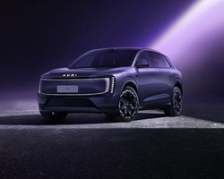 Запас ходу — 750 км: Audi показала потужний електричний аналог Q8 за $35 000 (фото, відео)