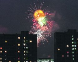 Киевлянам советуют проверять петарды в милиции