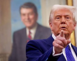 "Залиште все як є": Трамп розповів, чи справді спонукав Зеленського віддати Донбас Росії (відео)