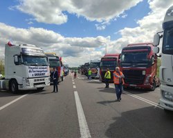 До кінця року: польські перевізники планують перекрити кордон з Україною