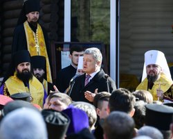 К Православной церкви Украины присоединилось 320 приходов, - Порошенко