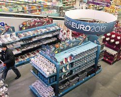 Гости дорогие. Топ-5 отраслей, которые заработают на Евро-2012 больше всех