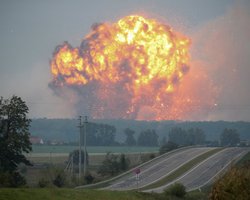 Чтобы потушить пожар на складе боеприпасов в Калиновке потребуются еще сутки, – ГСЧС