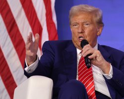 СМИ сообщили о взрывчатке рядом с митингом в поддержку Трампа: полиция опровергает