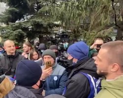 Под зданием телеканала НАШ произошла стычка националистов и полиции (видео)