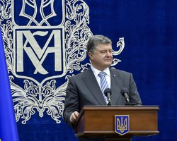 Порошенко уверен, что его украинский народ сможет прожить без российских соцсетей