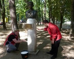 В Симферополе восстановили аллею пионеров-героев