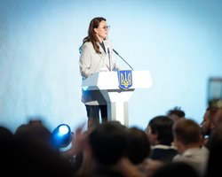 "Зарплата залежатиме від посад та функцій": Свириденко анонсувала реформу контрактів ЗСУ