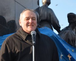 В Украине сегодня одни живут в позавчерашнем дне, другие в послезавтрашнем, – Евгений Захаров