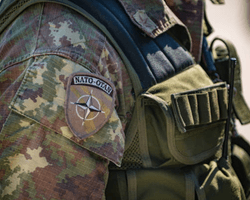 США готові надати Україні гарантії на основі 5 статті НАТО: які умови, — Axios