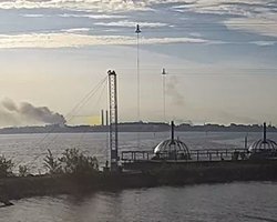 Дрони дісталися російського Санкт-Петербурга: у Кронштадті пожежа в районі порту, атаковано завод (відео)